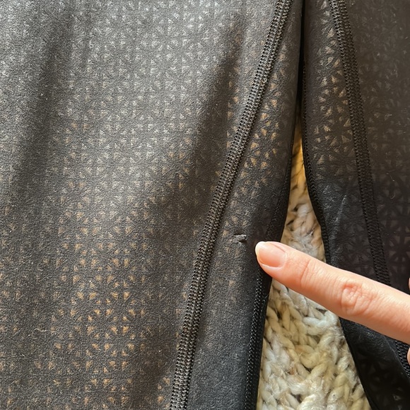 Lululemon black printed leggings - Picture 7 of 9